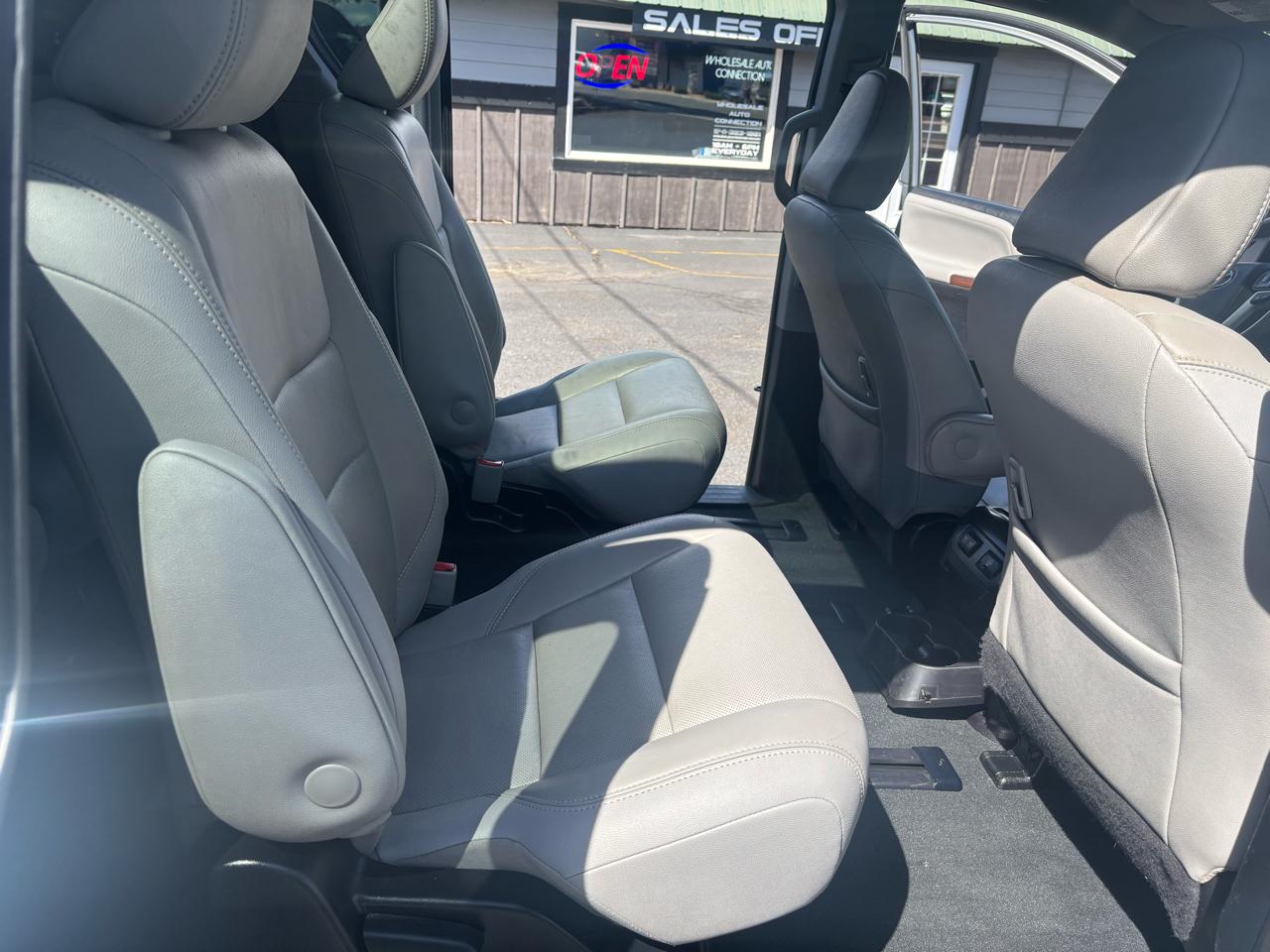 Toyota Sienna XLE 7-Passenger AWD 2019