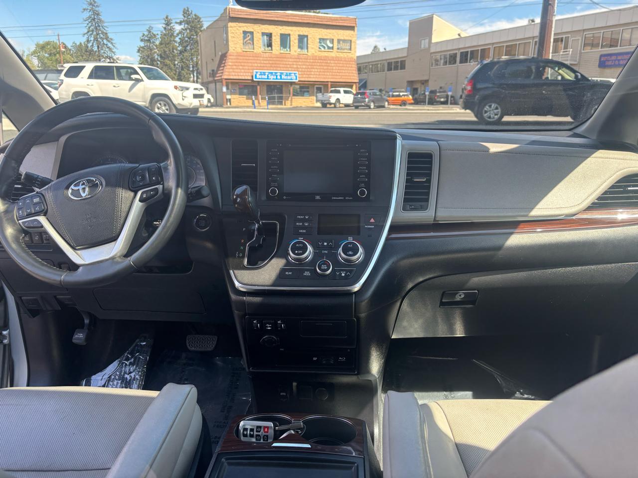 Toyota Sienna XLE 7-Passenger AWD 2019