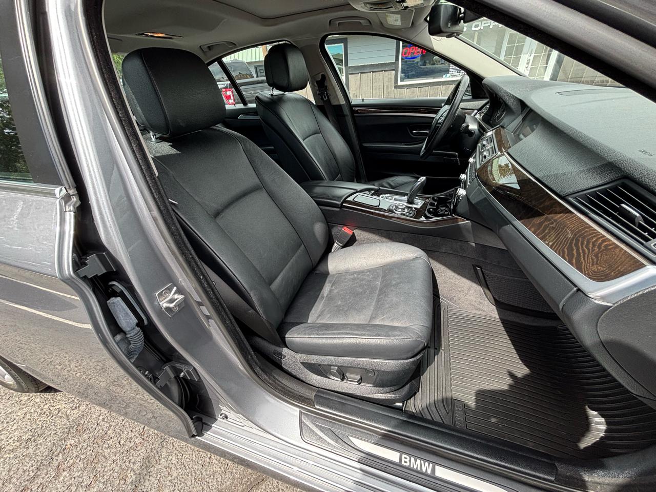 BMW 5-Series 528i xDrive 2012