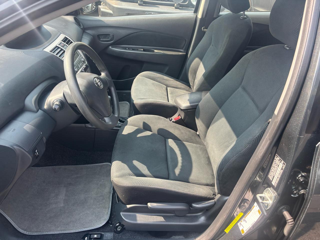 Toyota Yaris Sedan 2012