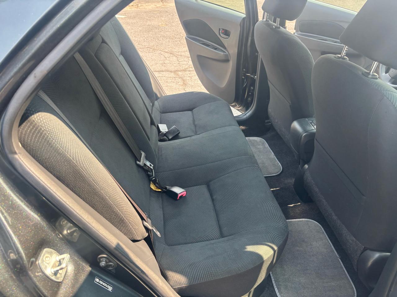 Toyota Yaris Sedan 2012