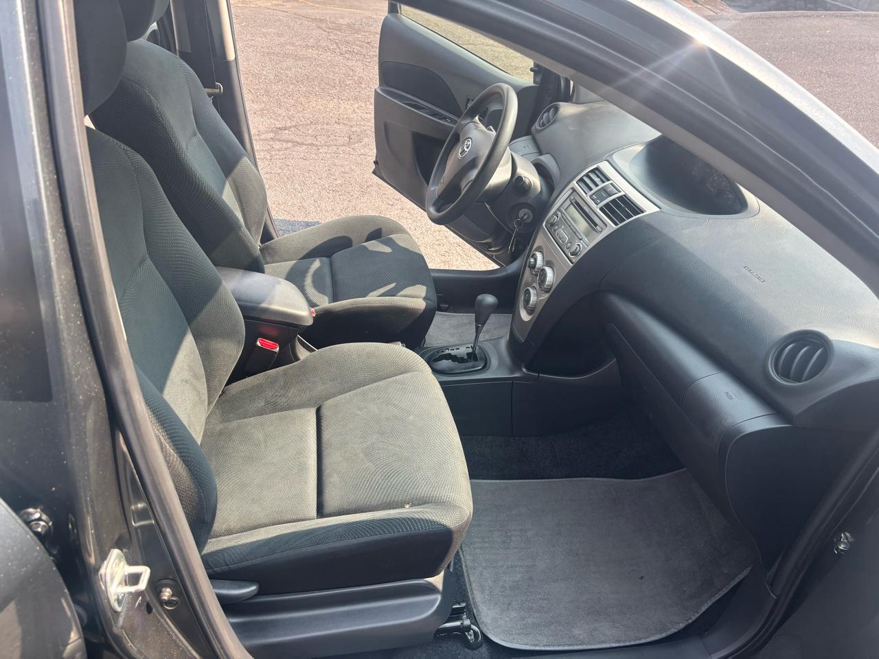 Toyota Yaris Sedan 2012