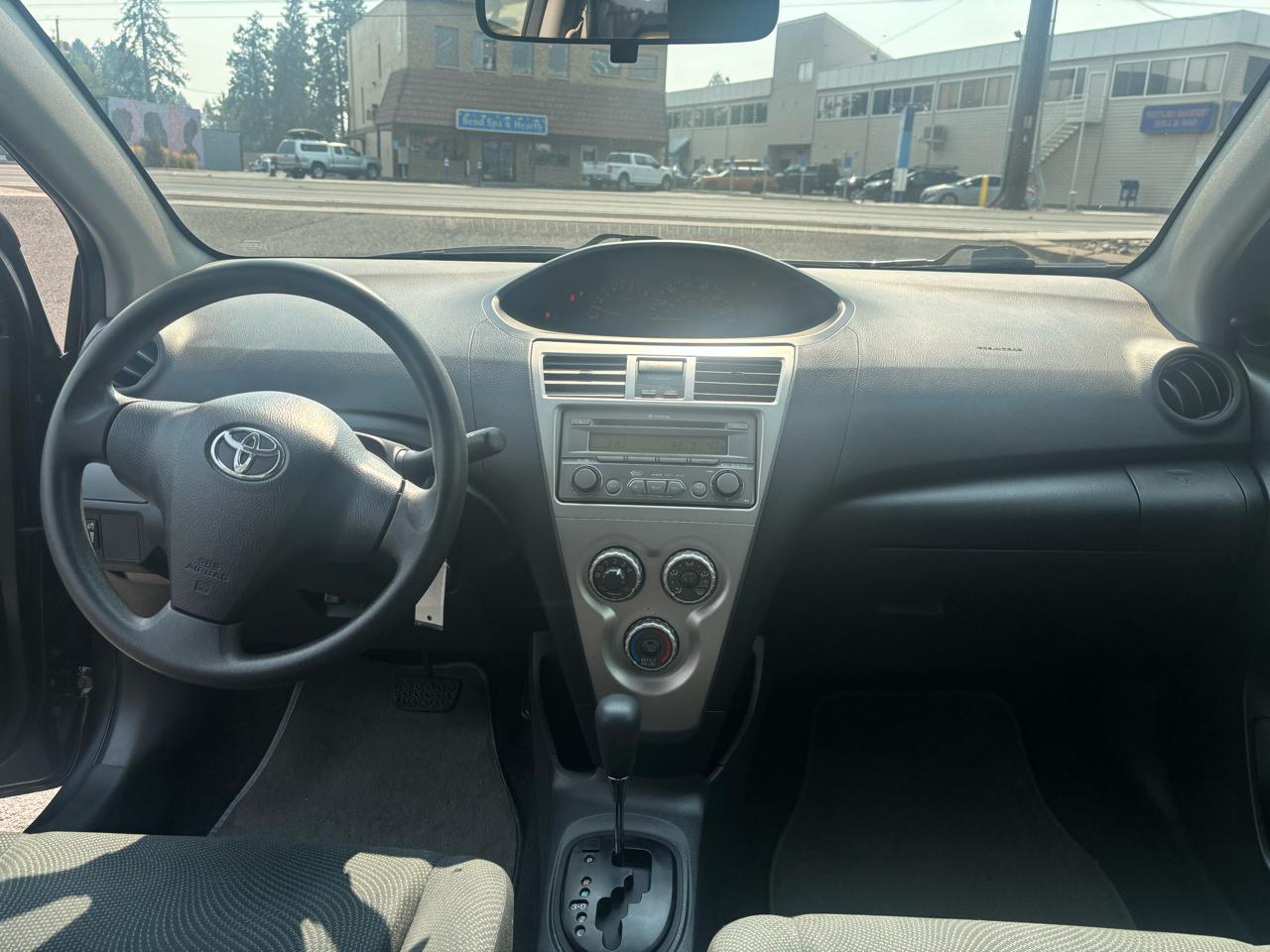 Toyota Yaris Sedan 2012