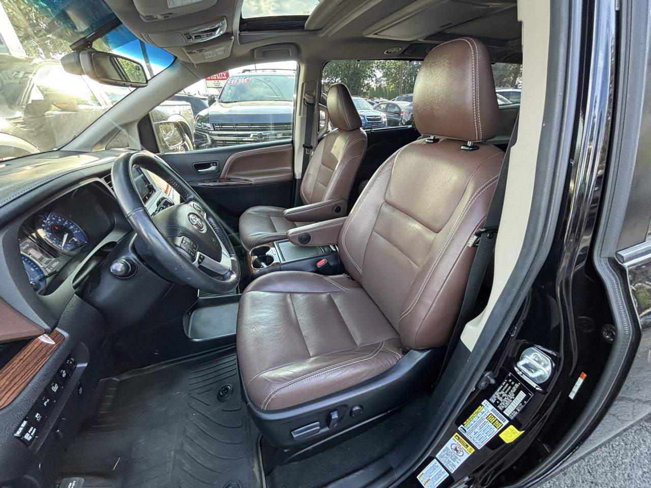 Toyota Sienna Limited Premium AWD 7-Passenger (Natl) 2017