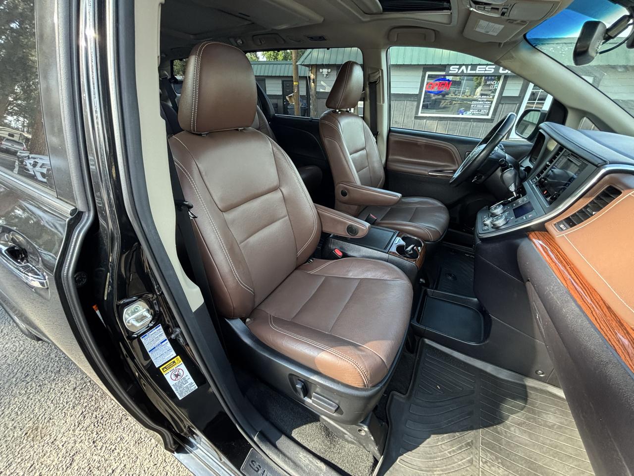 Toyota Sienna Limited Premium AWD 7-Passenger (Natl) 2017
