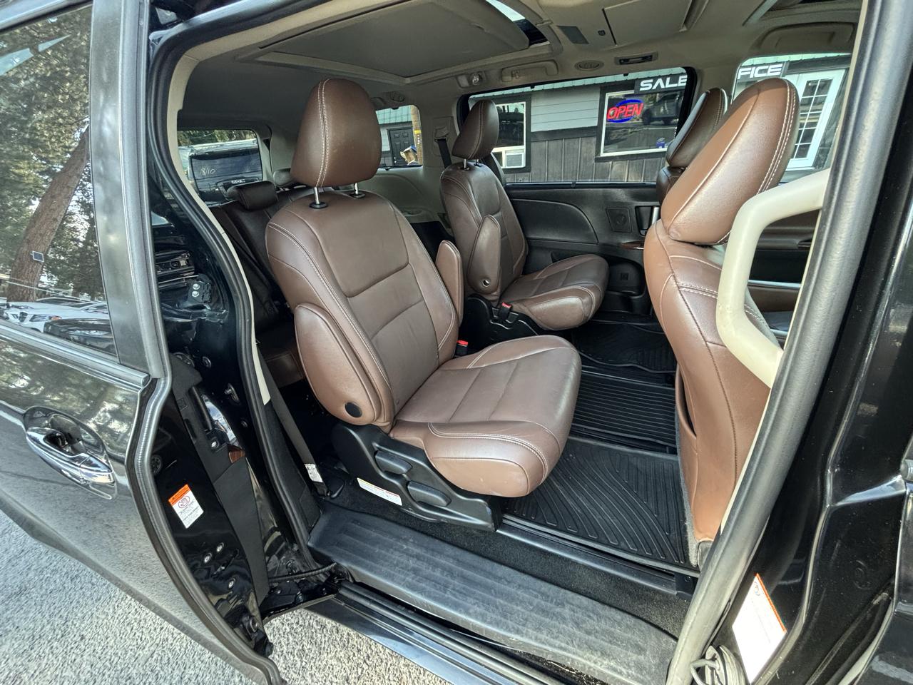 Toyota Sienna Limited Premium AWD 7-Passenger (Natl) 2017