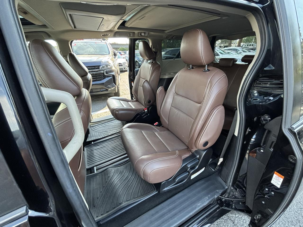 Toyota Sienna Limited Premium AWD 7-Passenger (Natl) 2017