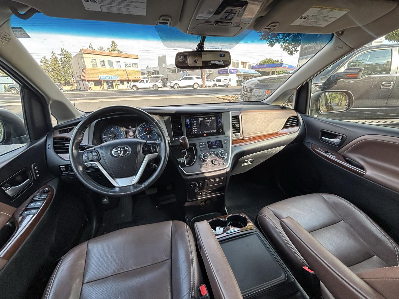 Toyota Sienna Limited Premium AWD 7-Passenger (Natl) 2017