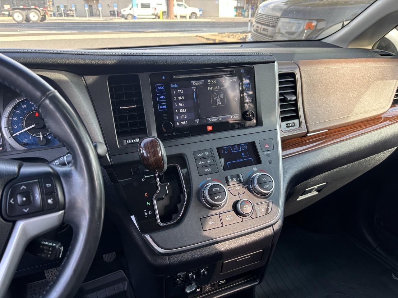 Toyota Sienna Limited Premium AWD 7-Passenger (Natl) 2017