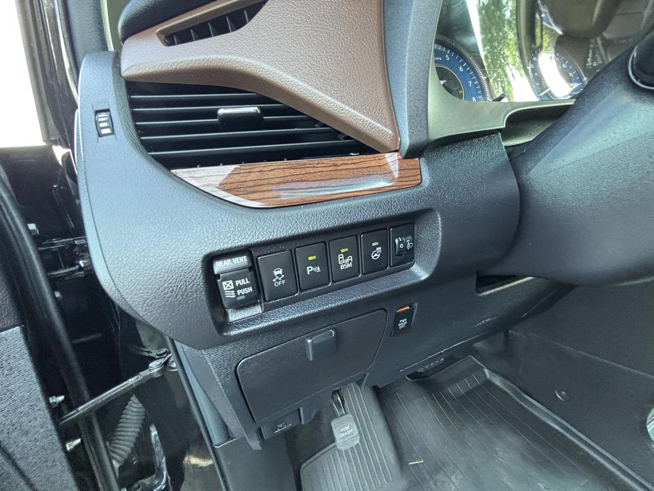 Toyota Sienna Limited Premium AWD 7-Passenger (Natl) 2017