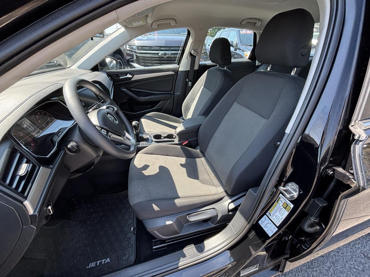Volkswagen Jetta 1.4T S 6M 2021