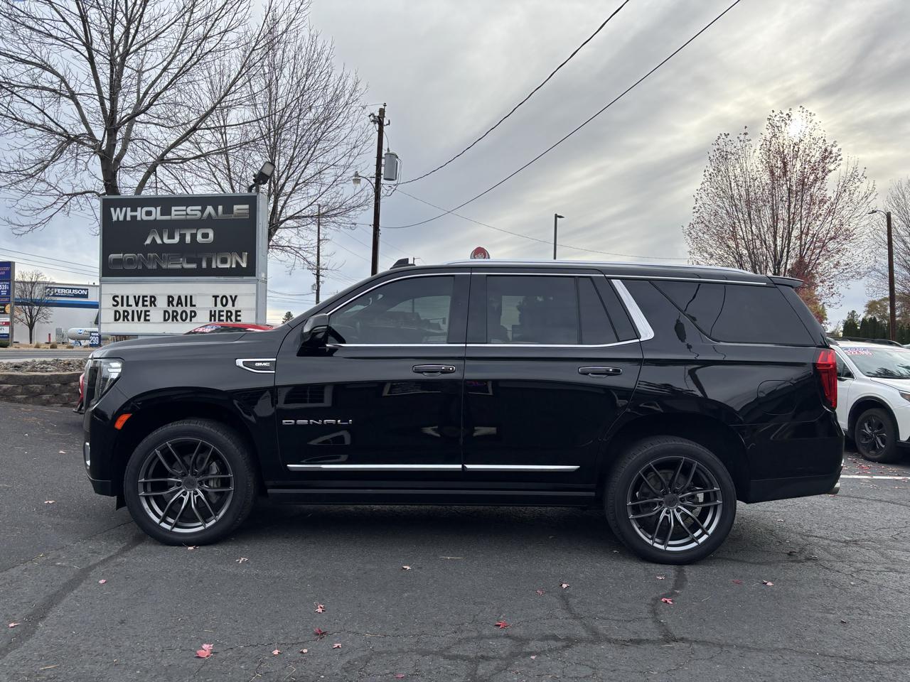GMC Yukon Denali 4WD 2021