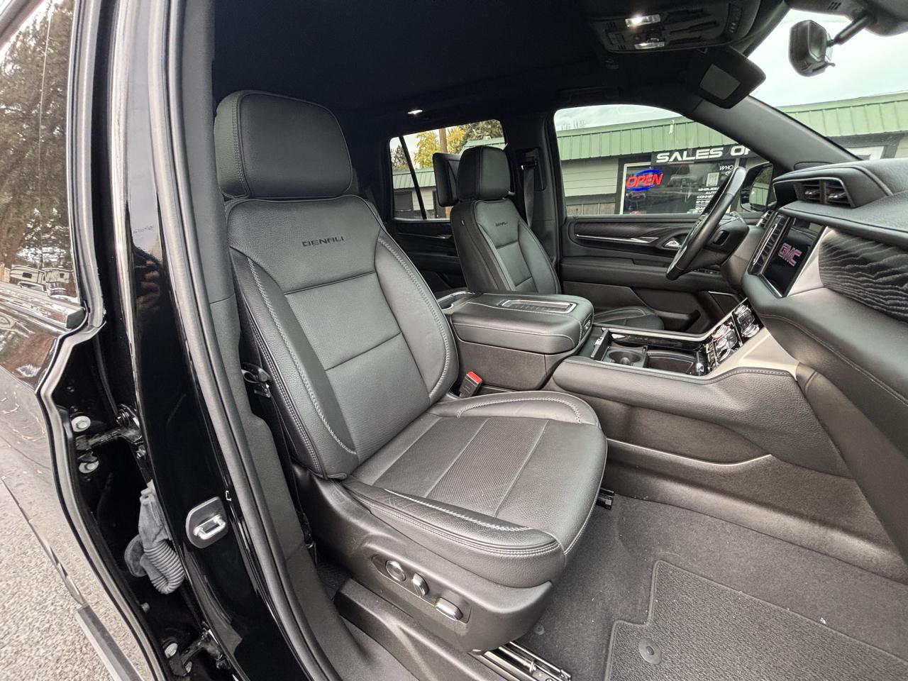 GMC Yukon Denali 4WD 2021