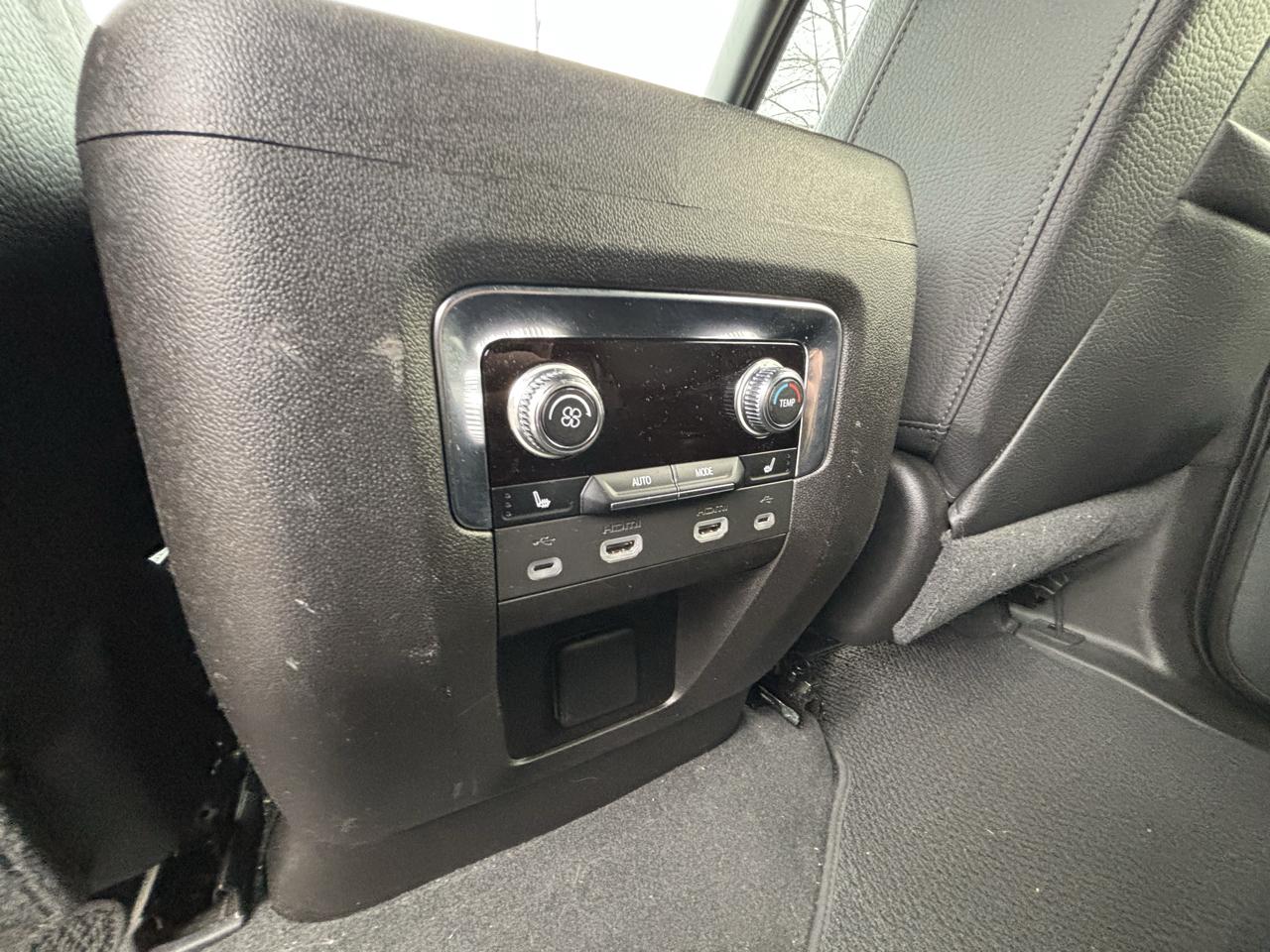 GMC Yukon Denali 4WD 2021