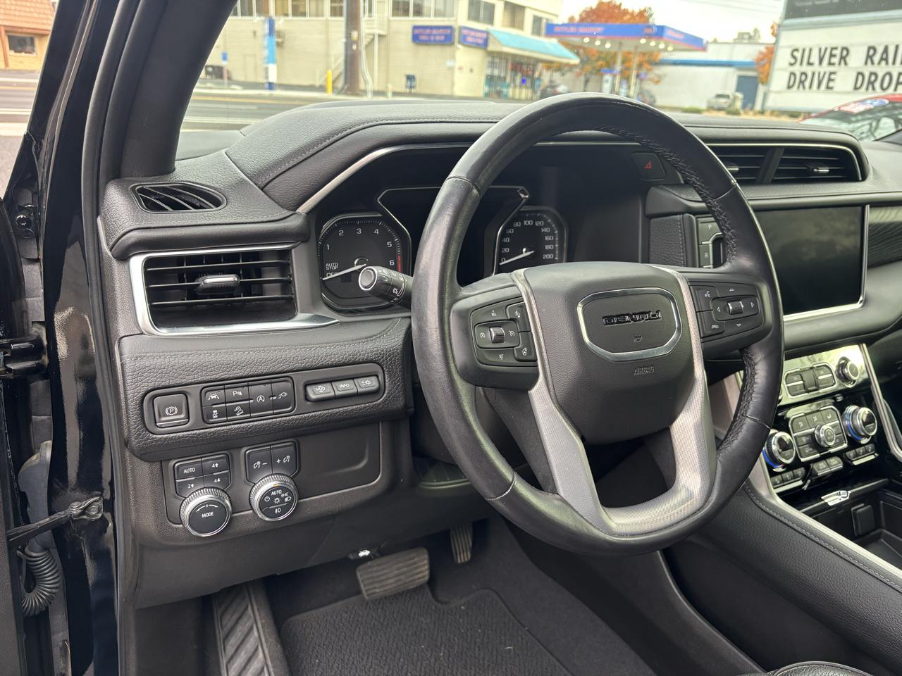 GMC Yukon Denali 4WD 2021