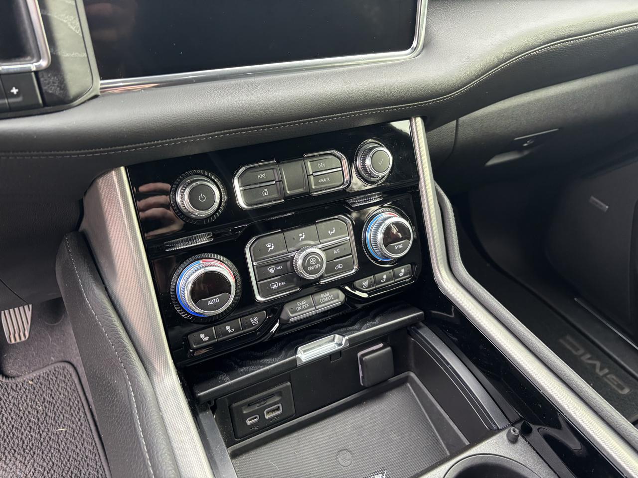 GMC Yukon Denali 4WD 2021