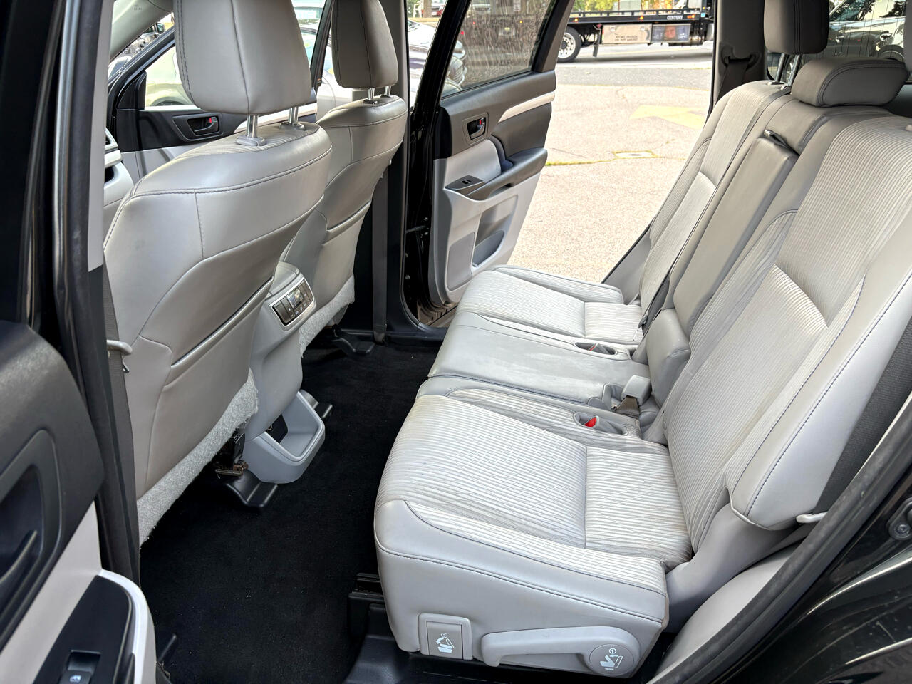 Toyota Highlander LE Plus V6 AWD (Natl) 2015 Toyota Highlander LE Plus V6 AWD (Natl) 2015