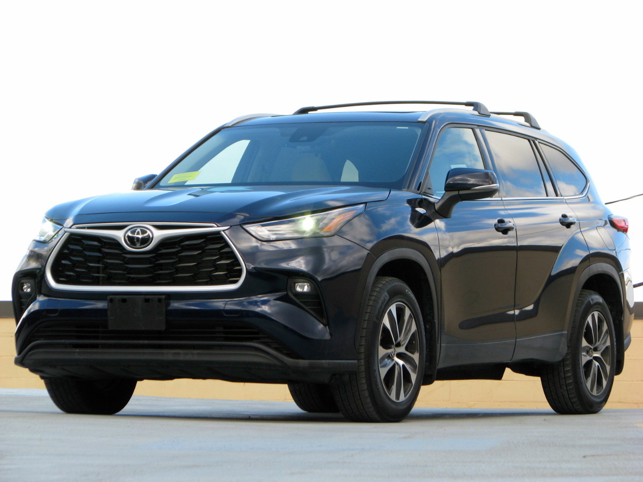 2022 Toyota Highlander XLE Nav AWD V6