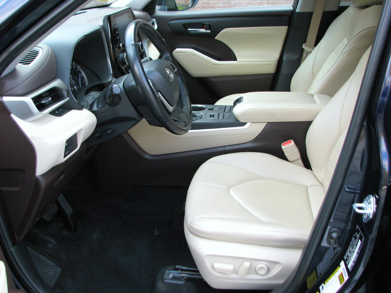 Toyota Highlander XLE Nav AWD V6 2022 Toyota Highlander XLE Nav AWD V6 2022