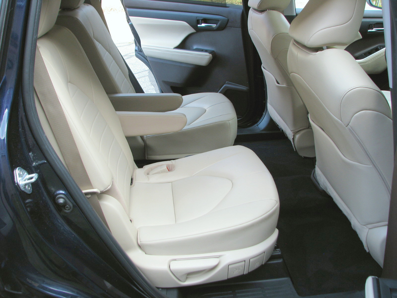 Toyota Highlander XLE Nav AWD V6 2022 Toyota Highlander XLE Nav AWD V6 2022