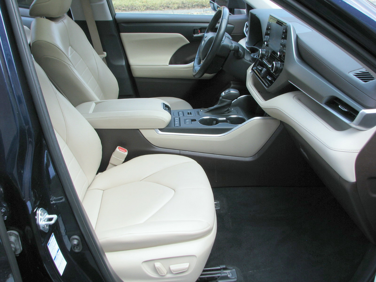 Toyota Highlander XLE Nav AWD V6 2022 Toyota Highlander XLE Nav AWD V6 2022