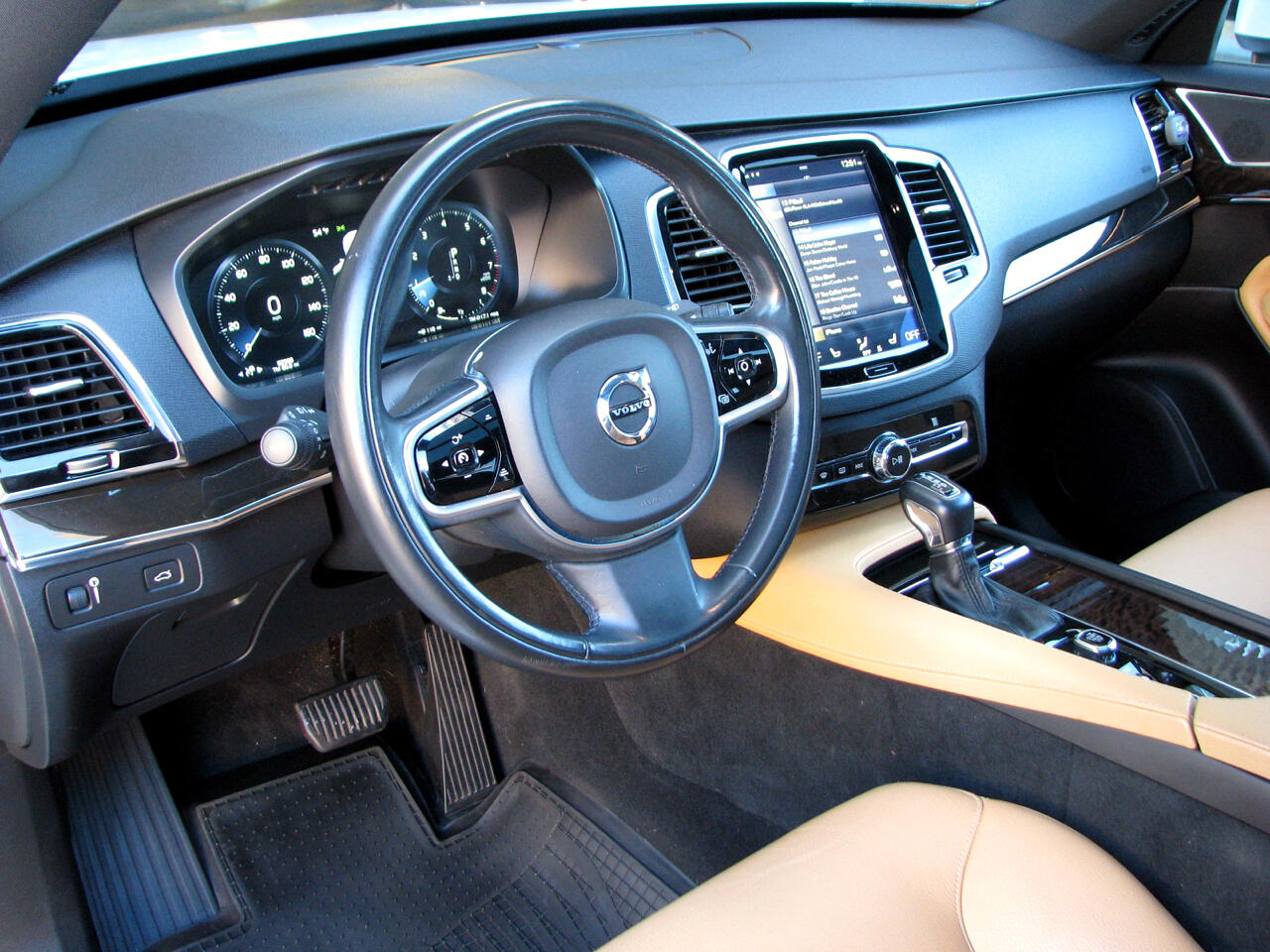 Volvo XC90 T6 Momentum AWD 2018