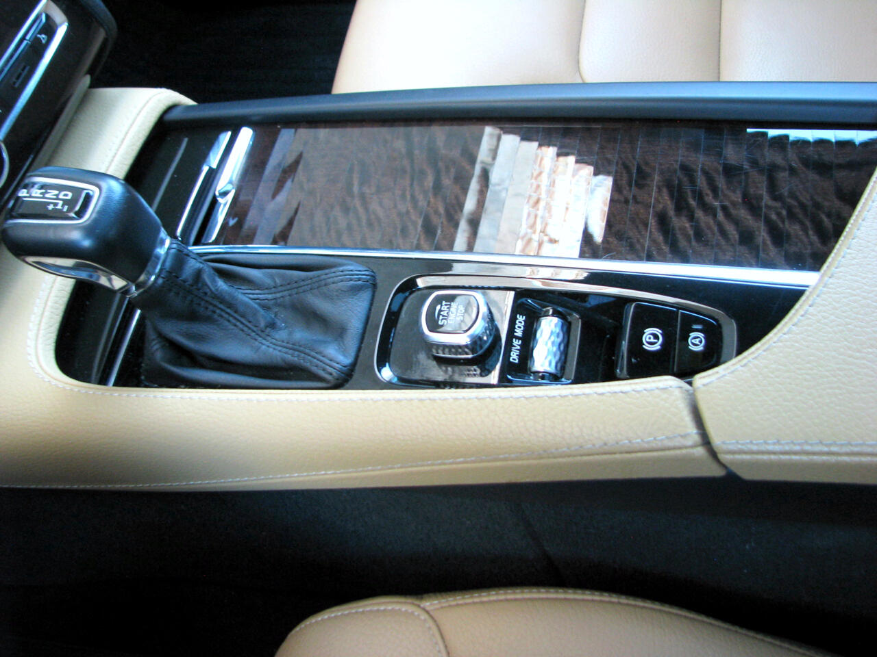 Volvo XC90 T6 Momentum AWD 2018