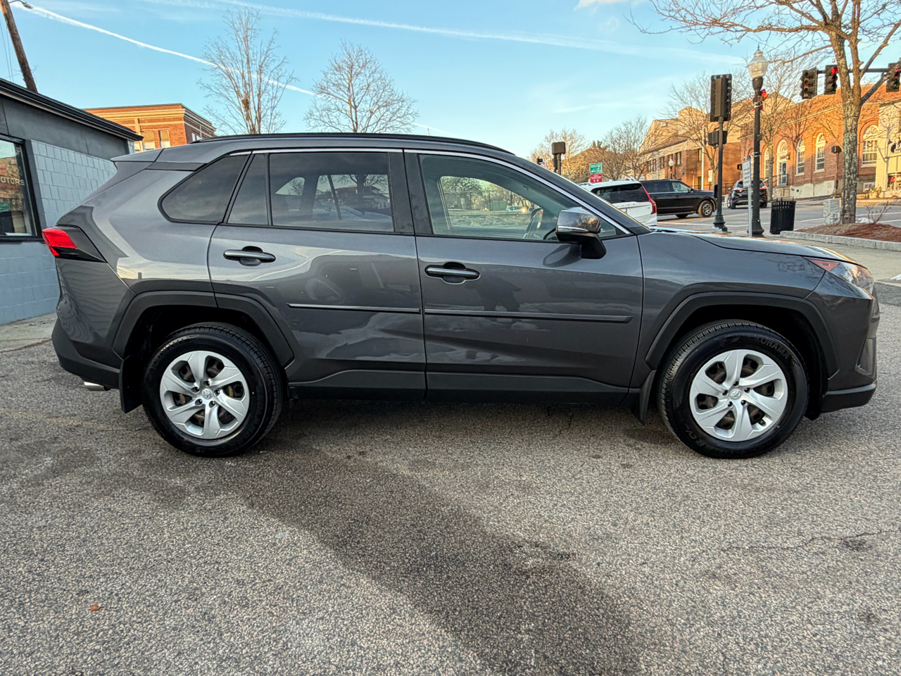 Toyota RAV4 LE AWD 2019