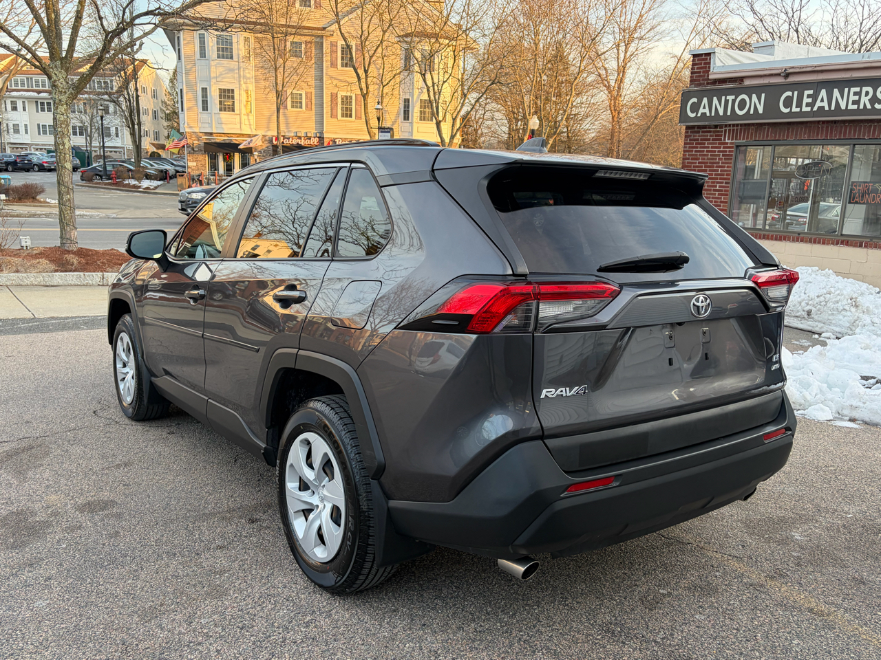 Toyota RAV4 LE AWD 2019
