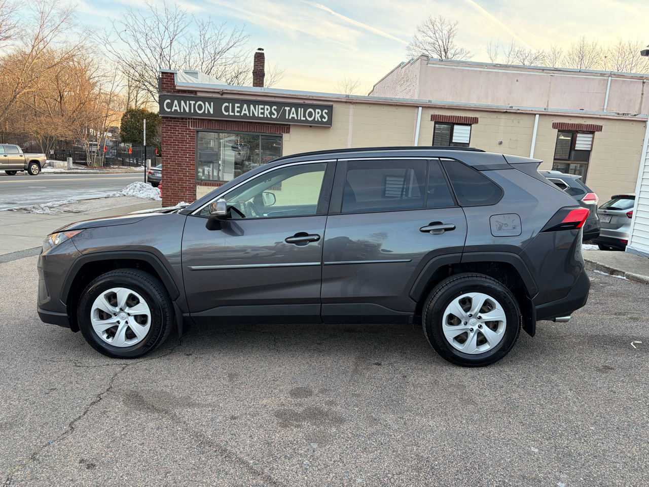 Toyota RAV4 LE AWD 2019