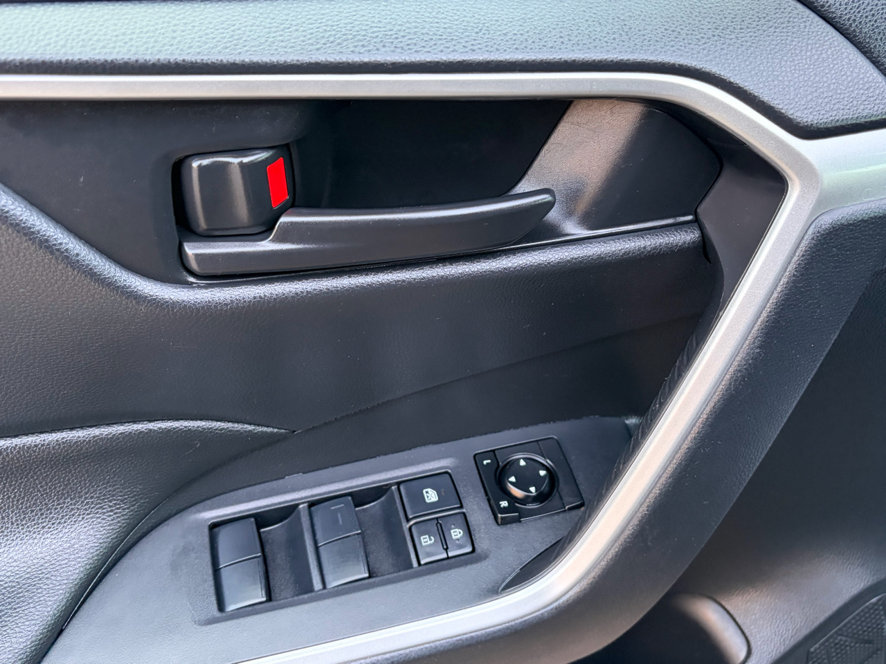 Toyota RAV4 LE AWD 2019