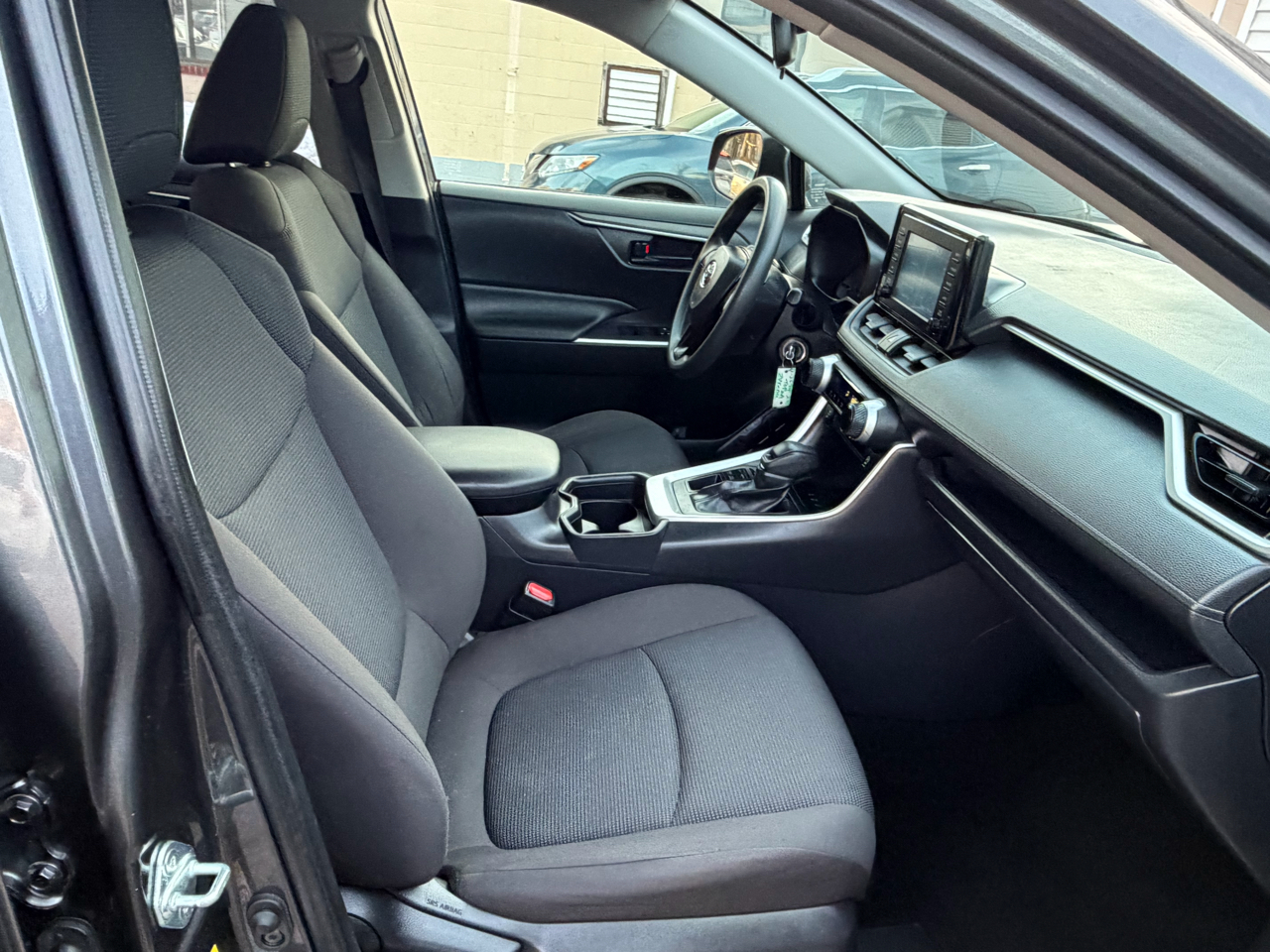 Toyota RAV4 LE AWD 2019