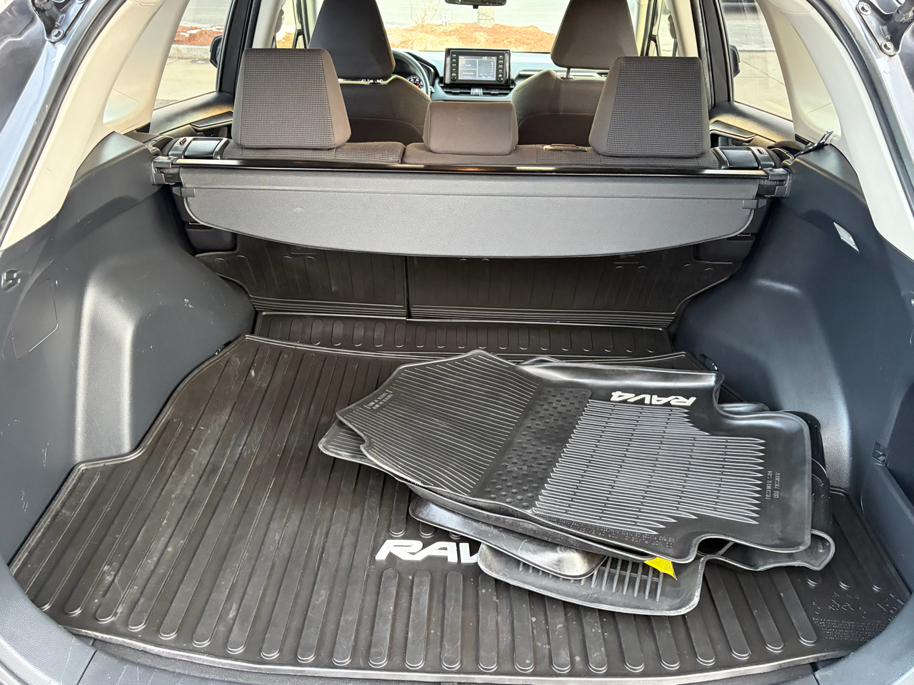 Toyota RAV4 LE AWD 2019