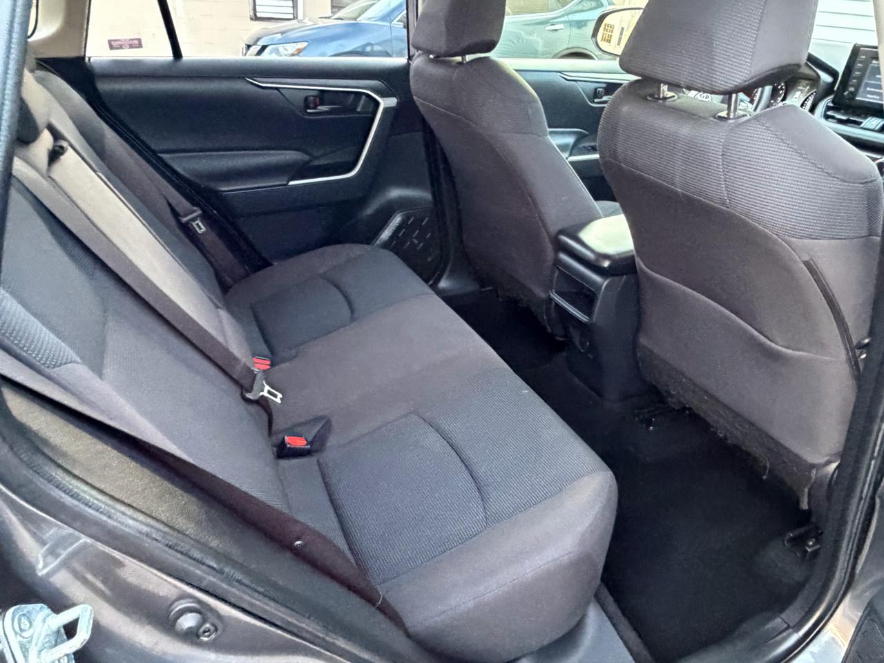 Toyota RAV4 LE AWD 2019