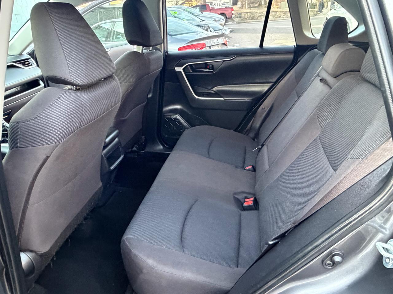 Toyota RAV4 LE AWD 2019