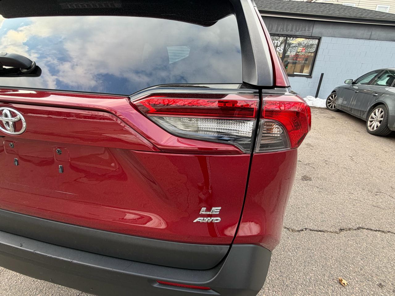 Toyota RAV4 LE AWD 2019