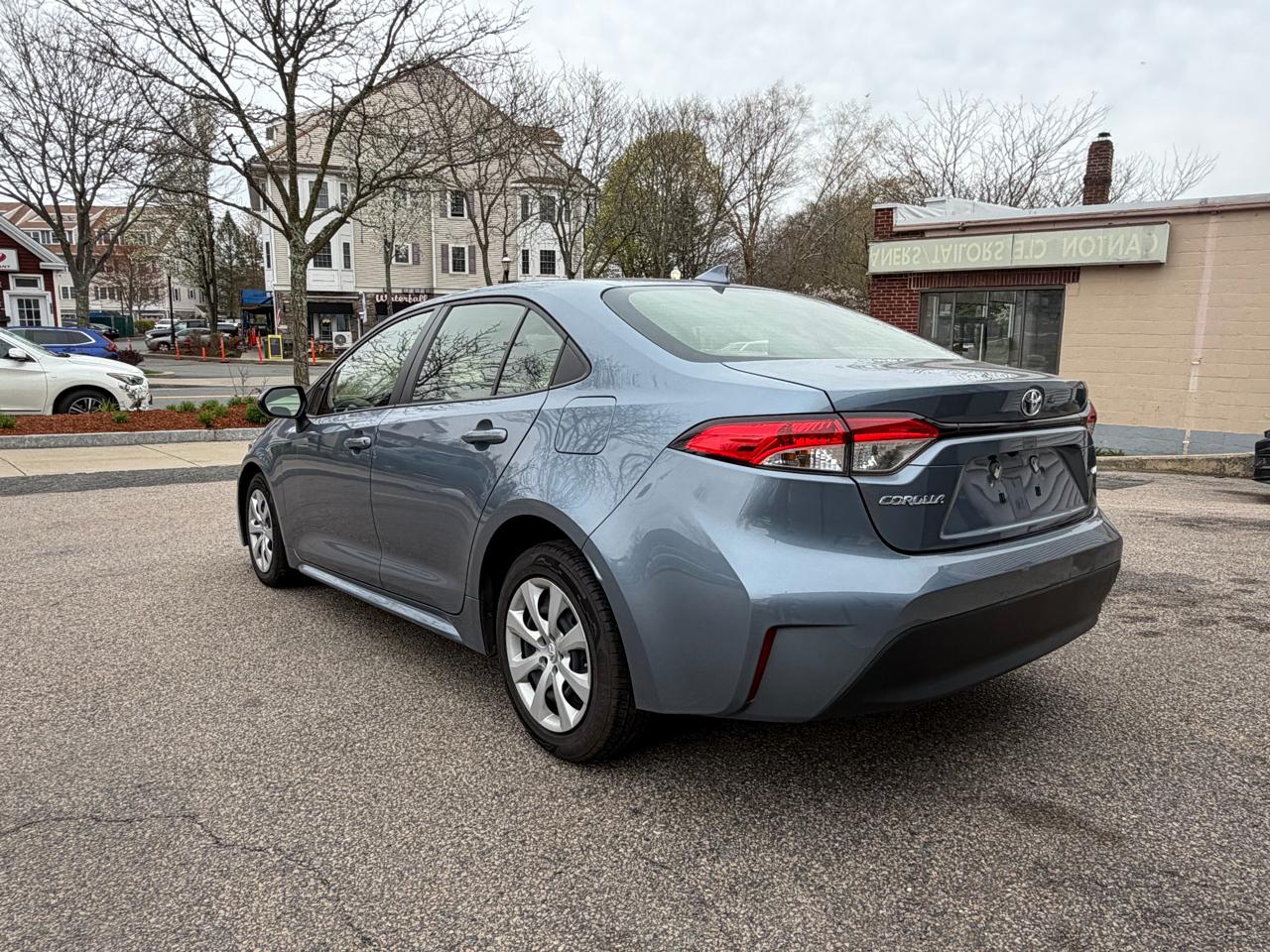 Toyota Corolla 4dr Sdn LE Auto 2023