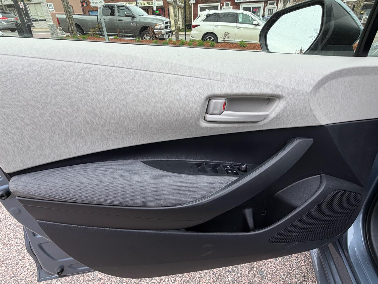 Toyota Corolla 4dr Sdn LE Auto 2023