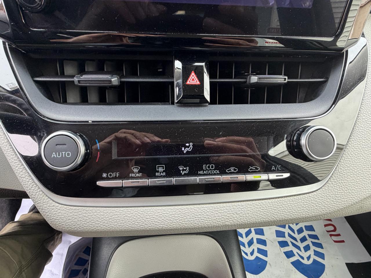 Toyota Corolla 4dr Sdn LE Auto 2023