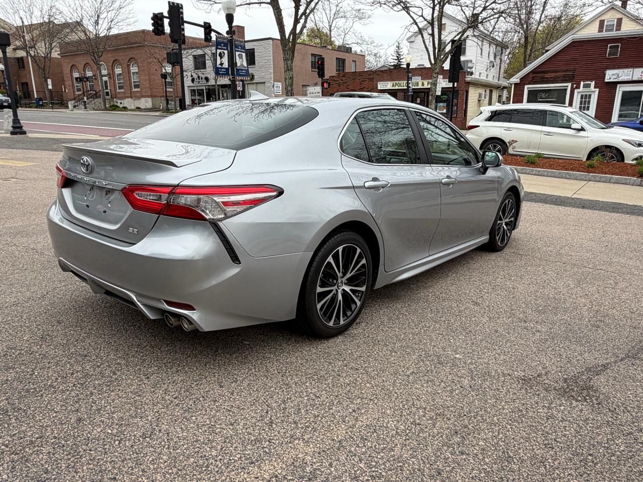 Toyota Camry XLE 2019