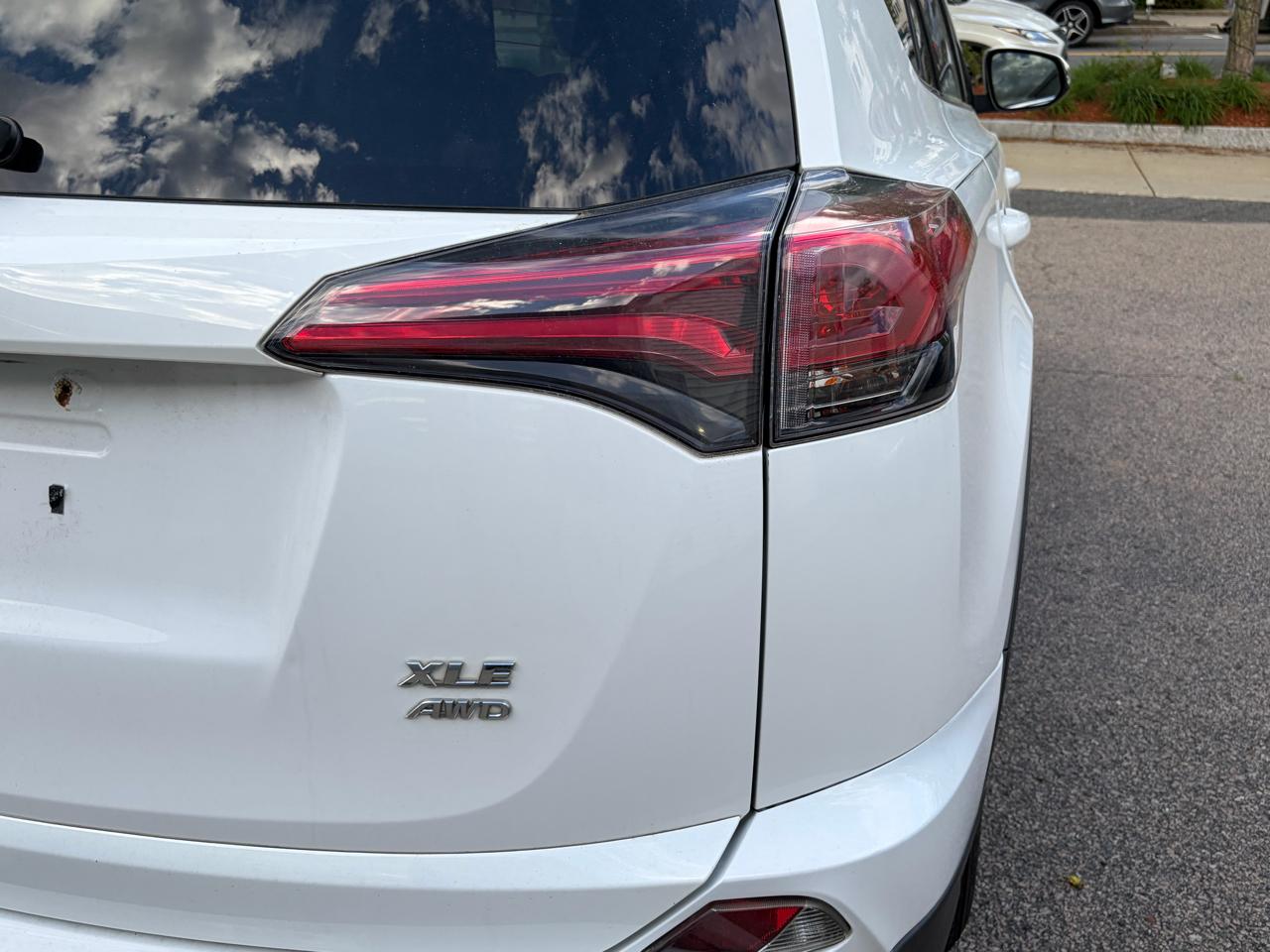 Toyota RAV4 XLE AWD 2018