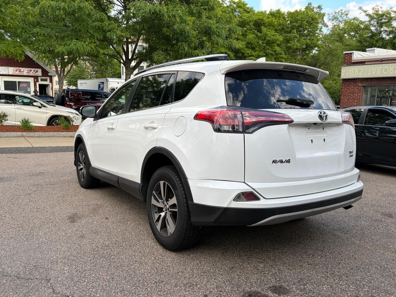 Toyota RAV4 XLE AWD 2018