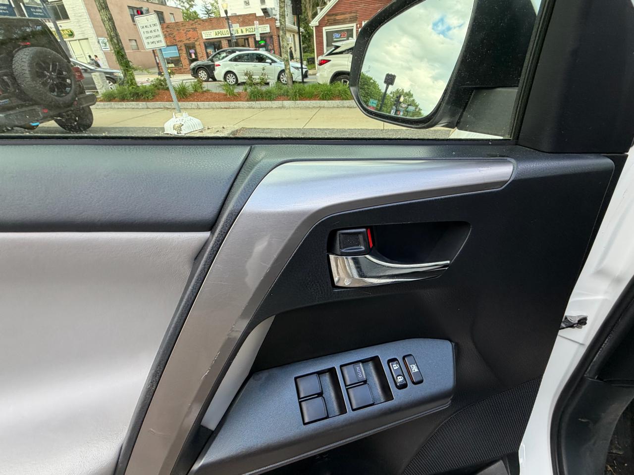 Toyota RAV4 XLE AWD 2018
