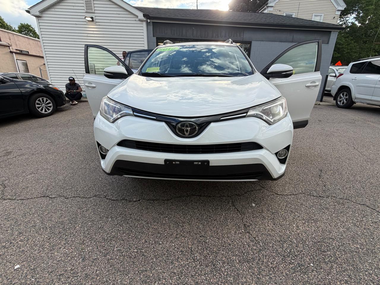 Toyota RAV4 XLE AWD 2018
