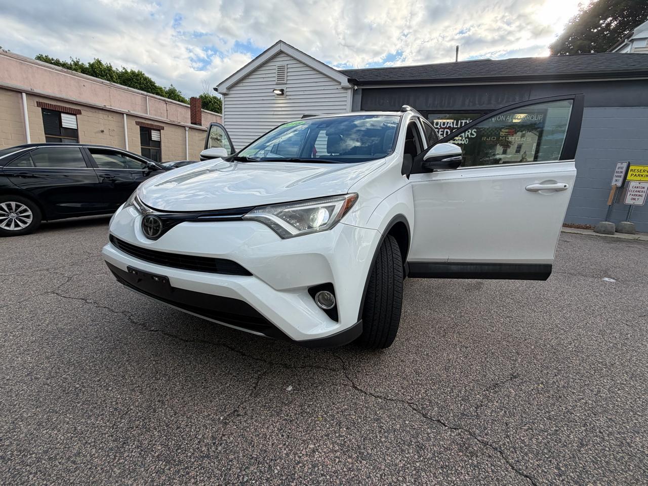 Toyota RAV4 XLE AWD 2018