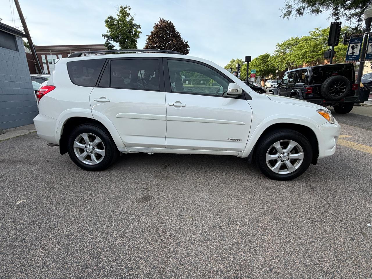 Toyota RAV4 Limited I4 4WD 2011