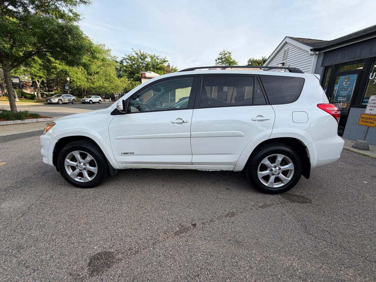 Toyota RAV4 Limited I4 4WD 2011