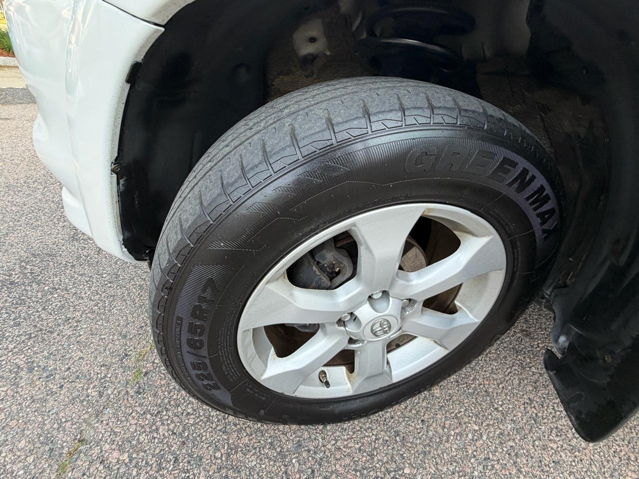 Toyota RAV4 Limited I4 4WD 2011