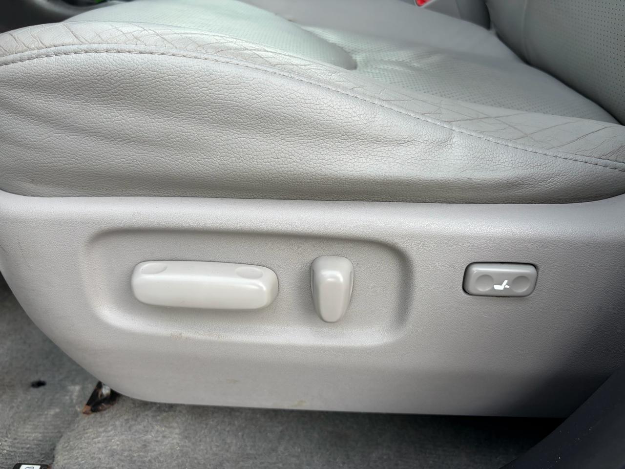 Toyota RAV4 Limited I4 4WD 2011