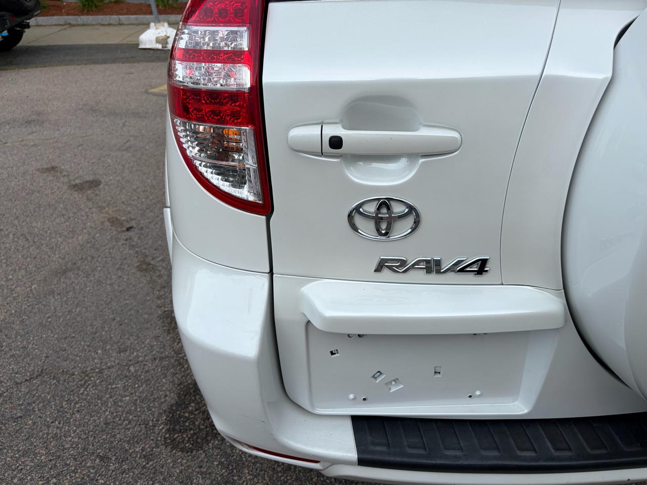 Toyota RAV4 Limited I4 4WD 2011